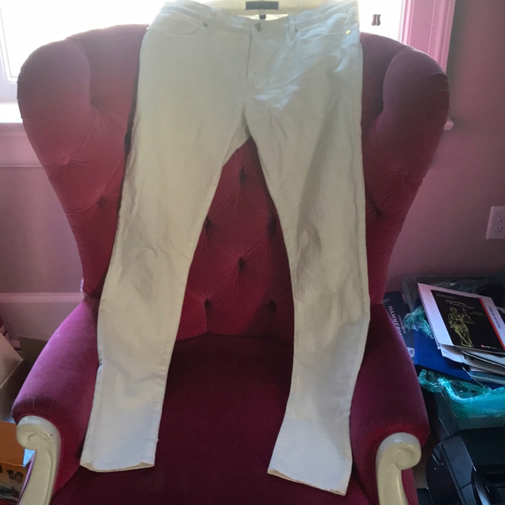 Juicy Couture White Denim Size 30 skinny jeans.